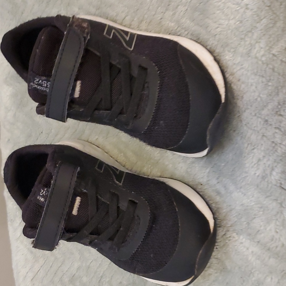 🔖💥SALE💥 New Balance - Black Sneakers - sz 9